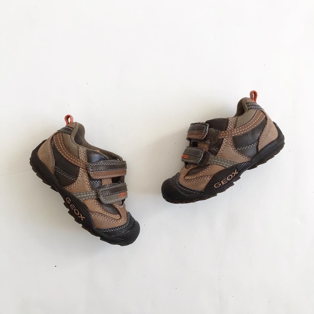 Goex brown Velcro sneakers EUC size (24) 8